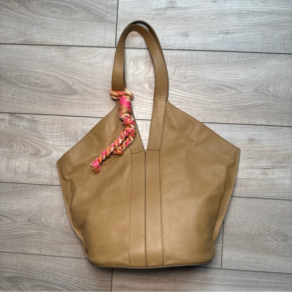 NWOT Vince Camuto Afina Leather‎ Tote Tan With Bag Charm Double Handle Large - Picture 4 of 16